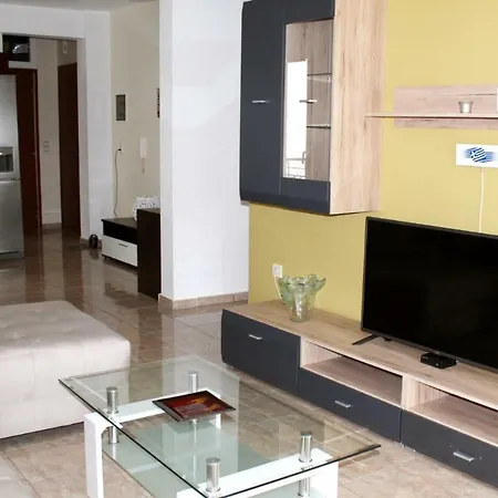 Bright & Quiet Two Bedroom House Kavala