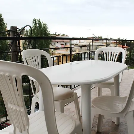 Bright & Quiet Two Bedroom House *